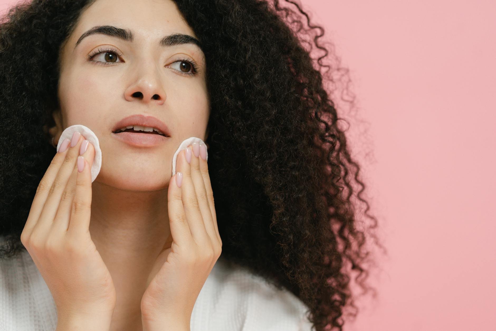 A Bőr Egészségének Megőrzése: Prevenciós Stratégiák és Napi Szokások